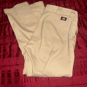 Tan dickies slim taper fit 
Measurements 📏36/42
